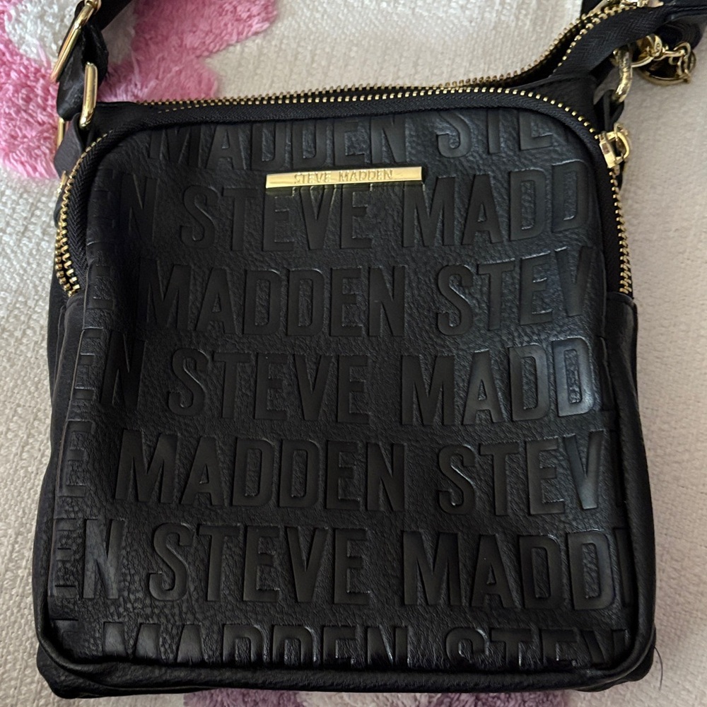 Steve Madden Black Embossed Bag with Gold Accent - Picture 7 of 9